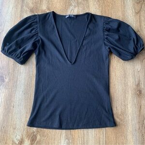 ZARA Puff Sleeve Top T-Shirt Black Small Cropped V-Neck Ribbed